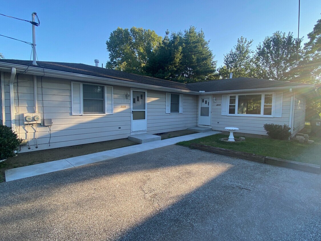 FRENTE DE LA RESIDENCIA - 2218 Midland Dr