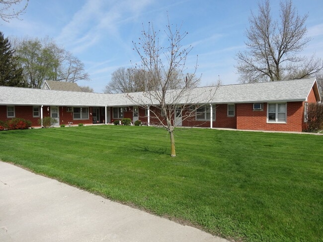 Building Photo - 209 E Oak St
