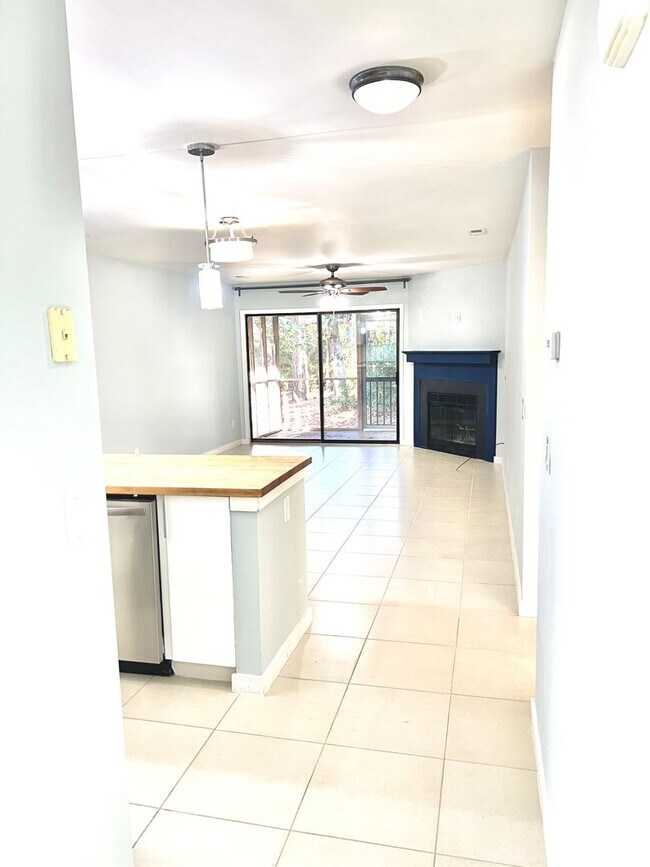 Foto del edificio - Introducing a charming condo in the heart of Wilmington, NC.