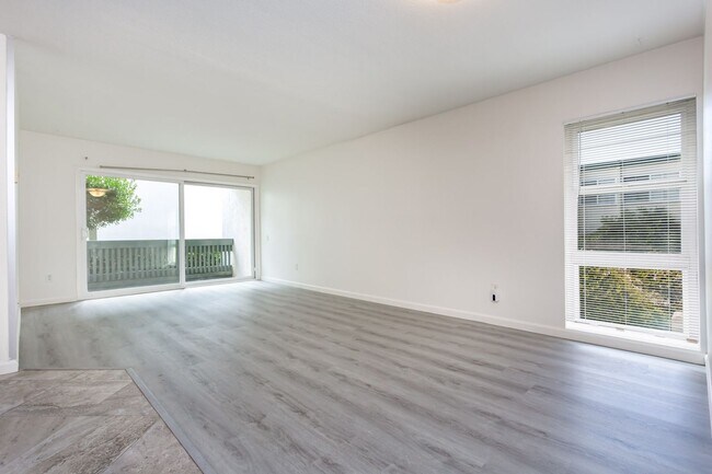 Foto del edificio - Remodeled Bay-Ho Condo!