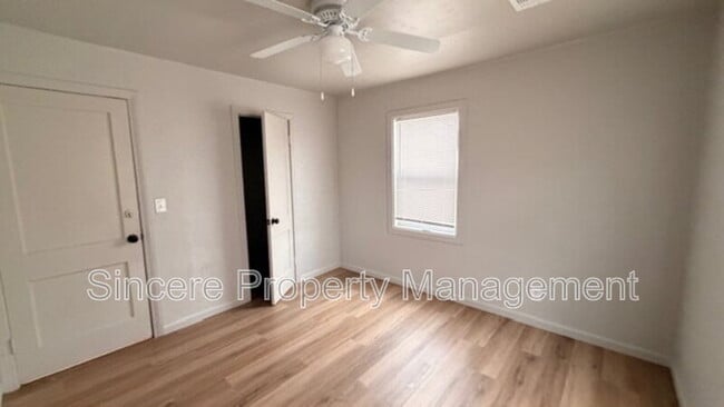 Foto del edificio - 3214 S St Clair Ave