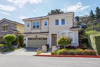 Building Photo - 801 Skycrest Drive