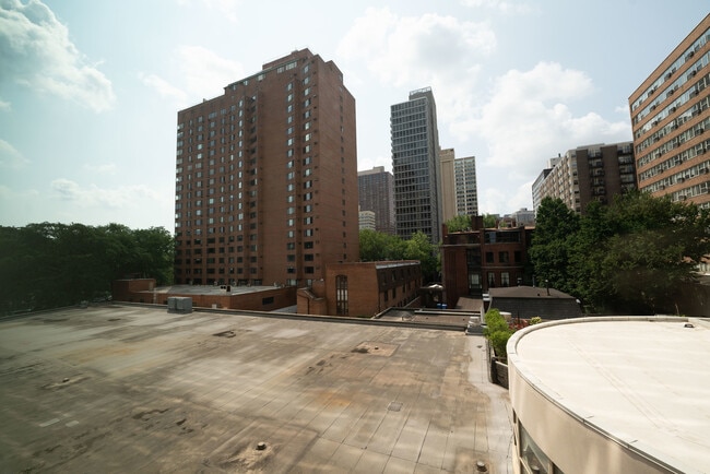 Building Photo - 3130 N Lake Shore Dr