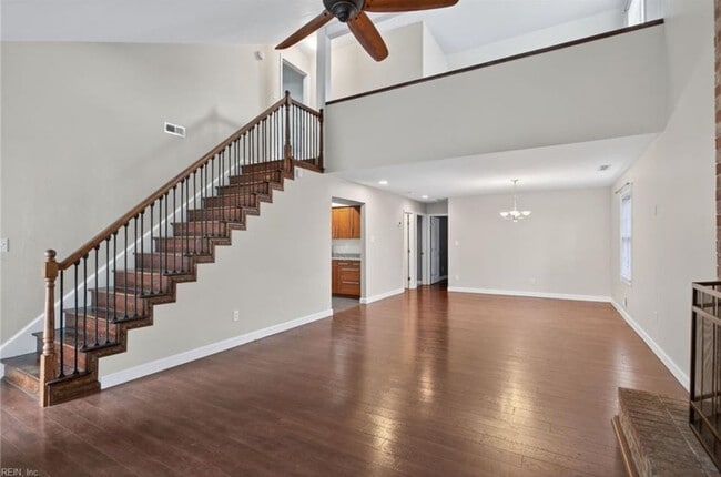 Building Photo - 5677 Rushmere Dr