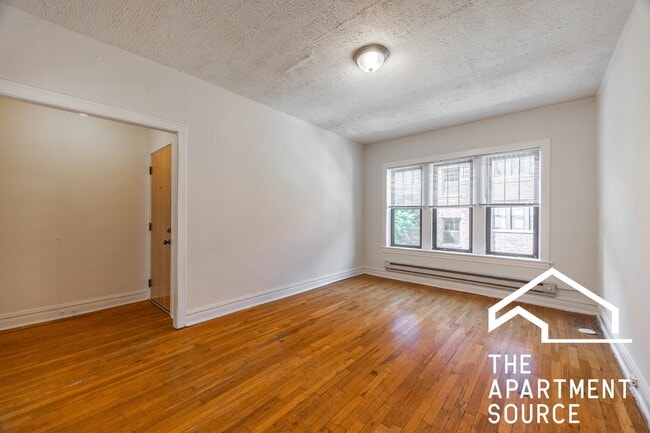 Photo - 624 W Cornelia Ave Apartment