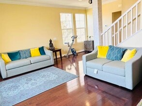 Building Photo - 1421 University Cir