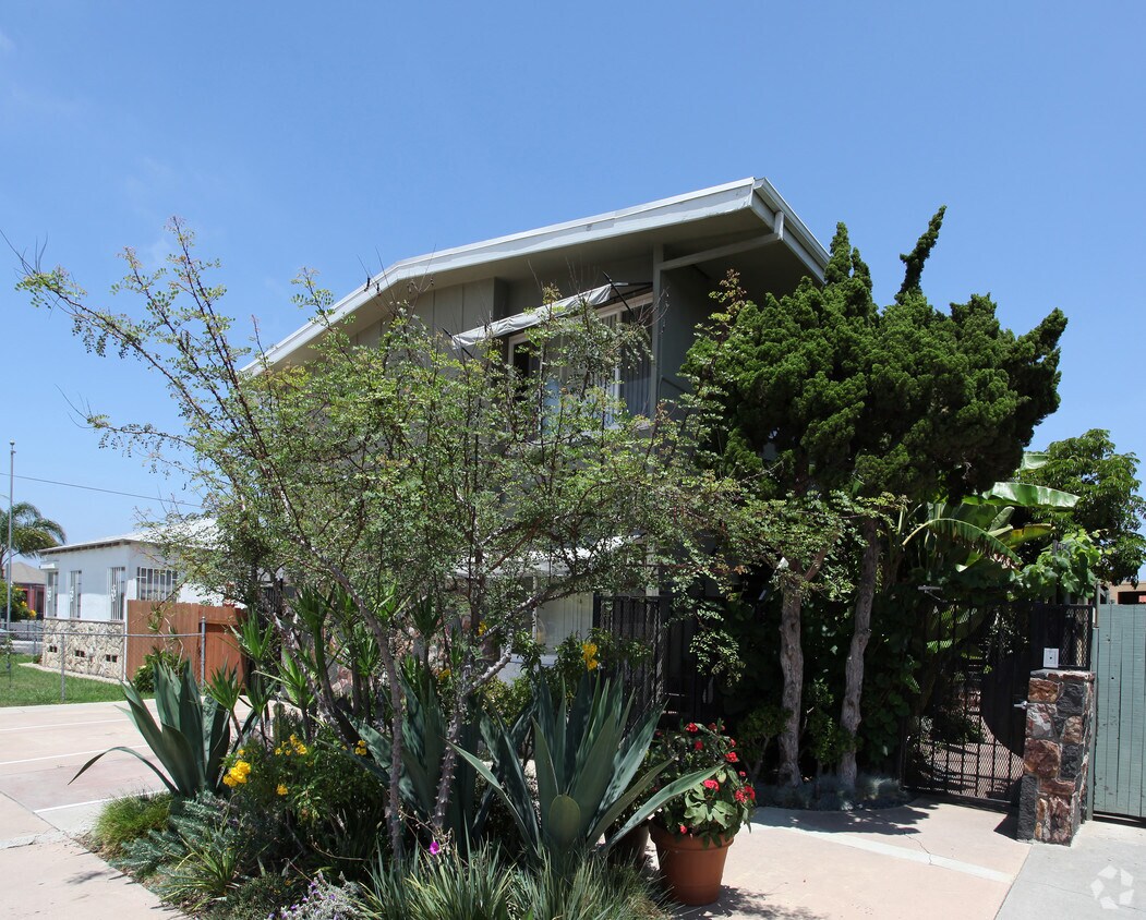 Building Photo - 4381 Oregon St