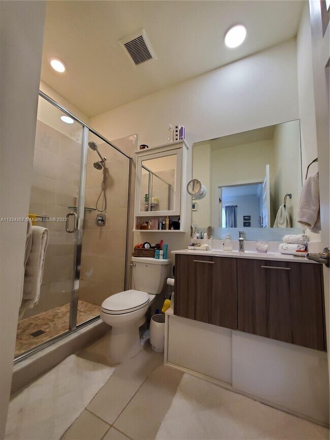 Foto del edificio - 7905 NW 104th Ave