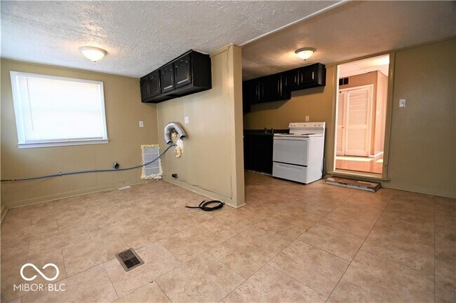 Building Photo - 2044 Olive St