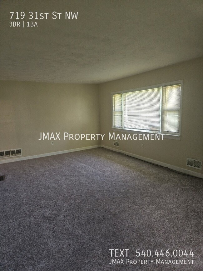 Foto del edificio - 719 31st St NW
