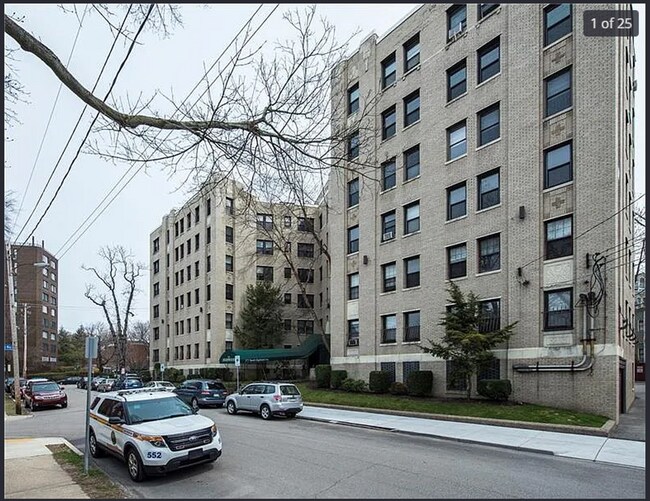 Foto del edificio - 372 S Highland Ave