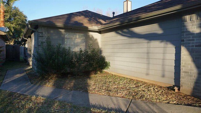 Building Photo - 19922 Sycamore Valley Dr