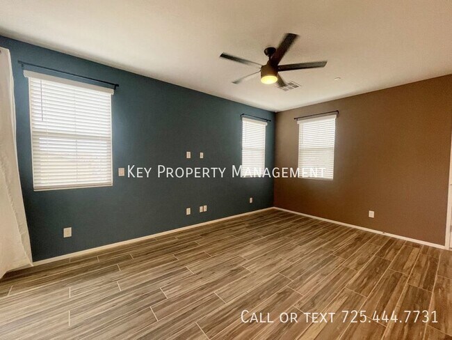 Foto del edificio - FULL STRIP VIEWS FROM THIS 3 BEDROOM SUMME...