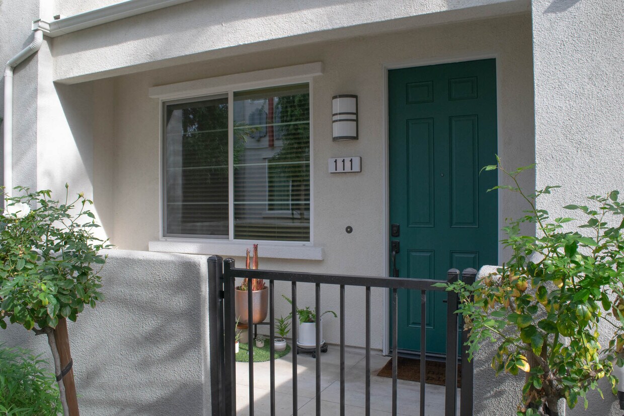 111 Macintosh Way Unit 111, Upland, CA 91786 Condo for Rent in Upland