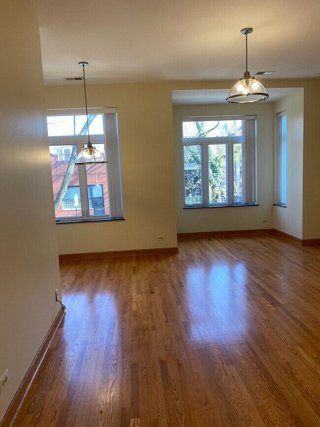 Building Photo - 1812 N Wolcott Ave