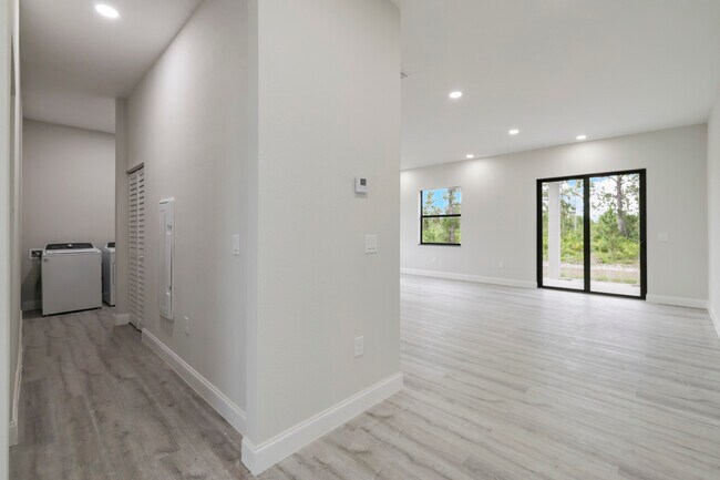 Photo - 1213 County St E House