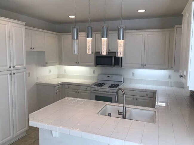 Building Photo - Gated Community & Ready for you to call this beauty Home!