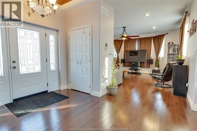 Photo du bâtiment - 365 Neal Blvd