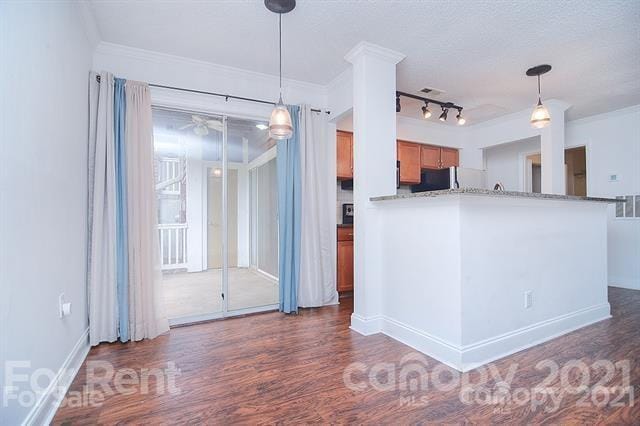Building Photo - 2500 Cranbrook Ln