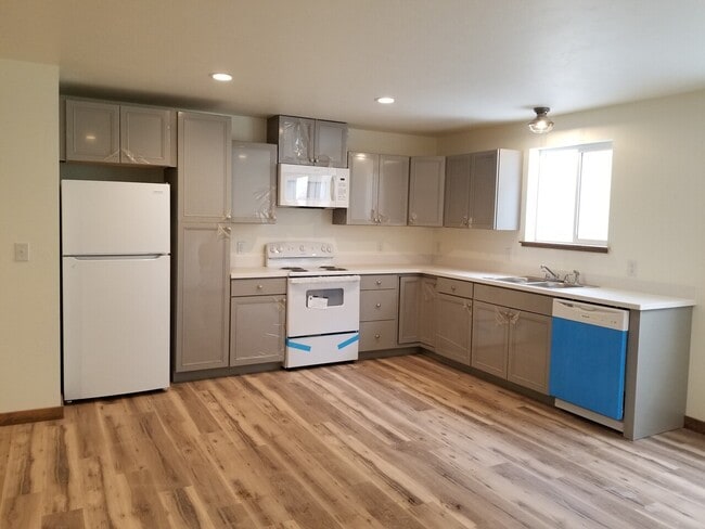 Building Photo - Jump Acres