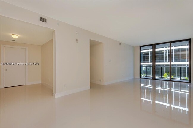 Foto del edificio - 2960 NE 207th St