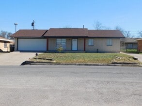 Building Photo - 209 Margaret Ln