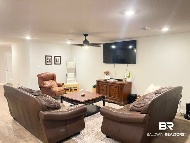 Building Photo - 11198 Elemis Dr