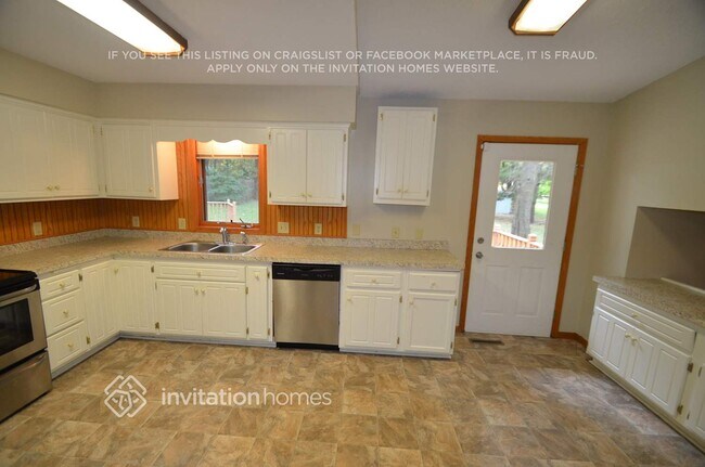 Building Photo - 11636 Evergreen St NW