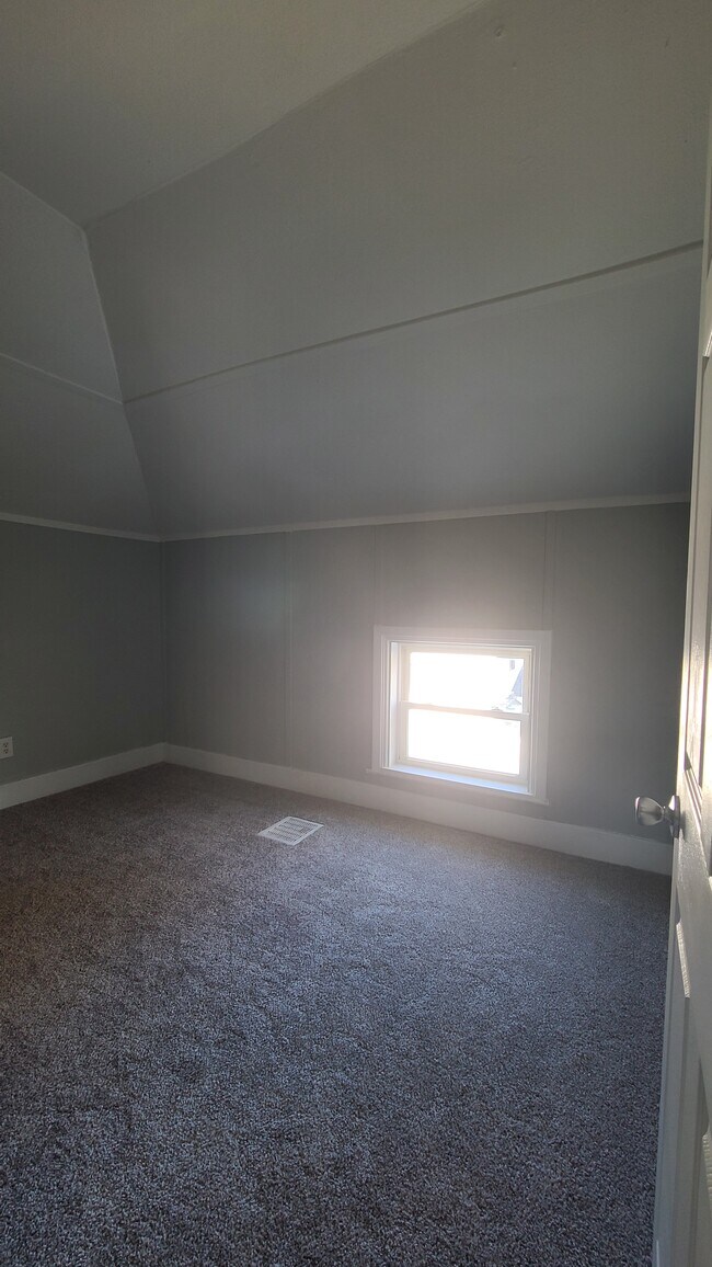 Bdrm #3 - 105 Ellen St