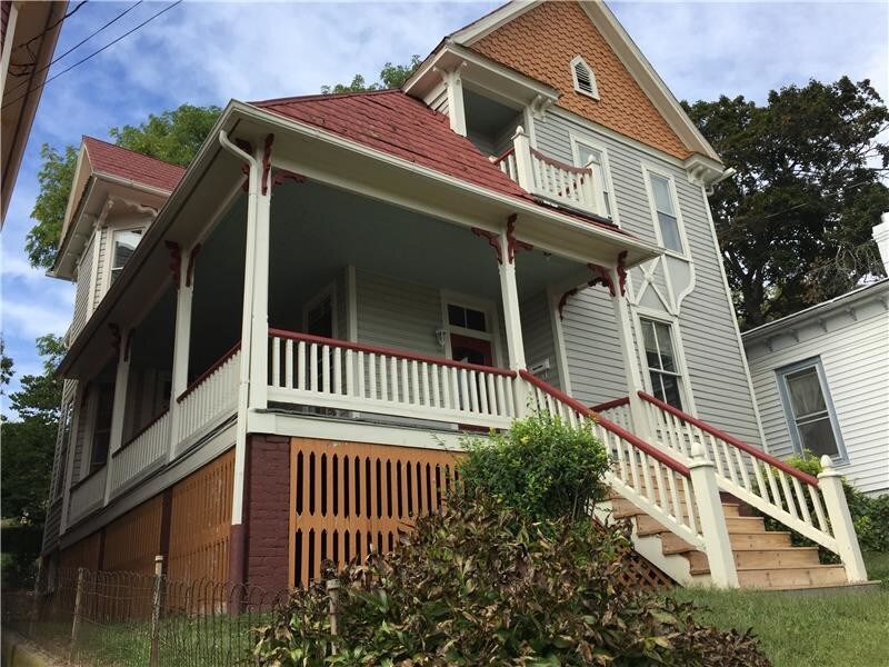 120 N Madison St Unit Apt. B, Staunton, VA 24401 Room for Rent in