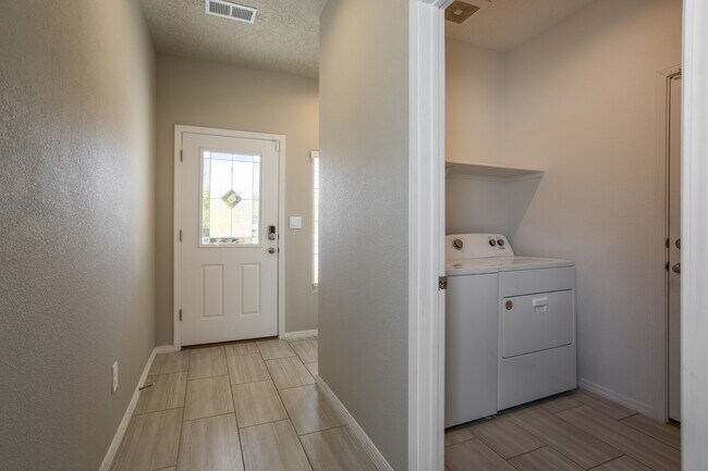 Foto del edificio - 10717 Aspiration Ln SW