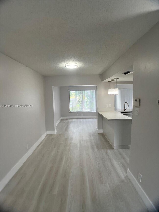 Foto del edificio - 6990 NW 17th St