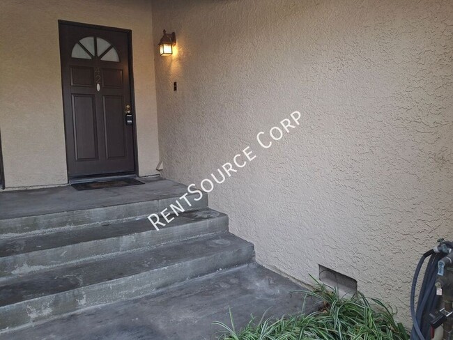 Foto del edificio - 2 Bedroom Townhome for Rent in the Saugus