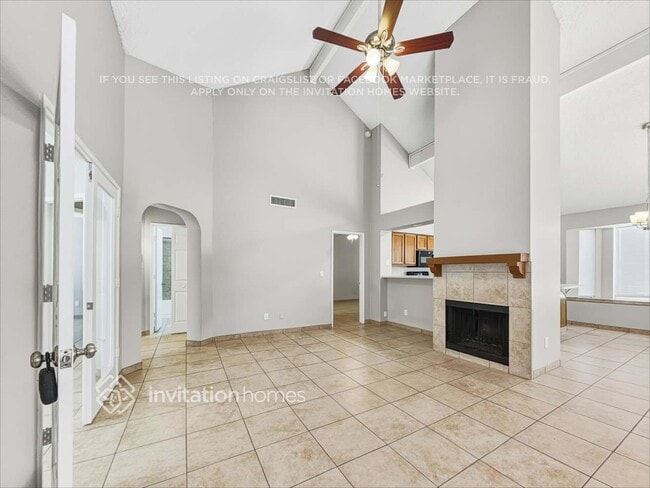 Building Photo - 2142 W Monona Dr