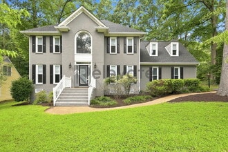 Building Photo - 6000 Sedgefield Rd