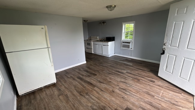 Building Photo - 823 Meadow Dr