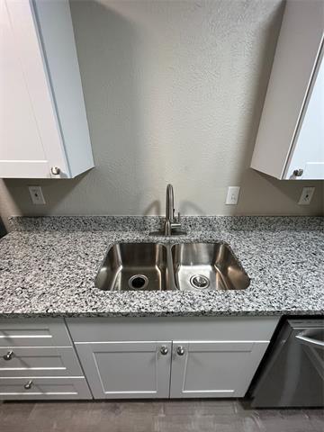 Foto del edificio - 5902 Highcrest Dr