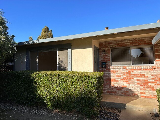Foto del edificio - 2701 Blackburn Dr