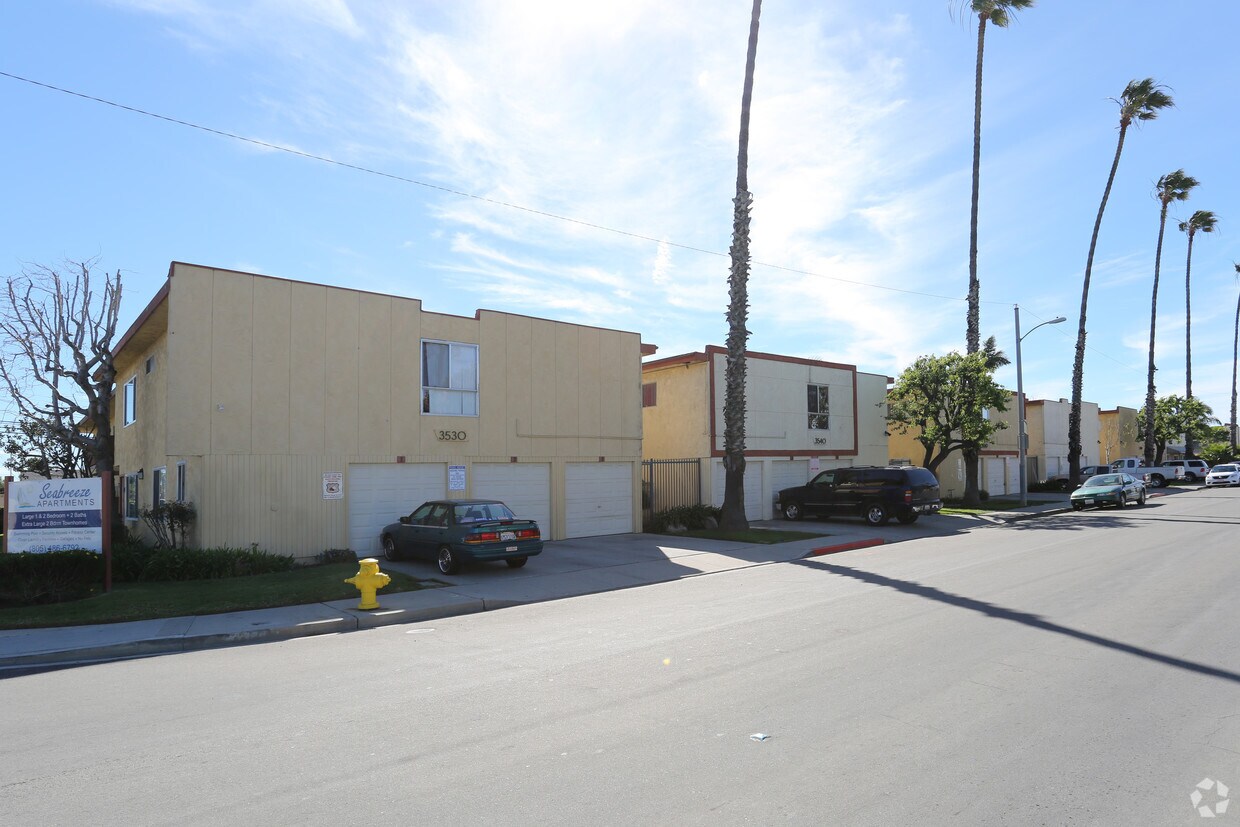 Seabreeze Oxnard Apartments in Oxnard, CA