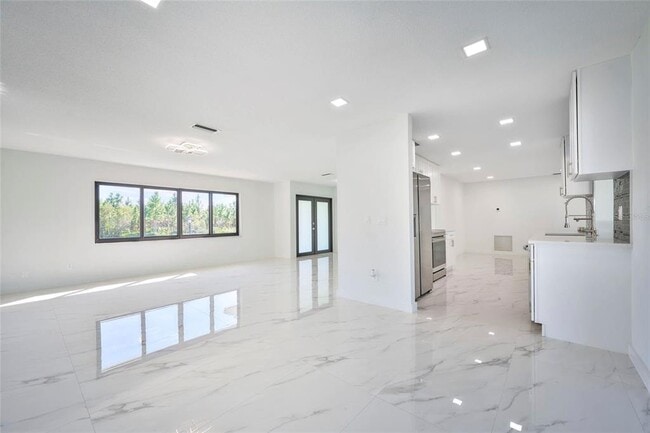 Building Photo - 2310 Laguna Dr