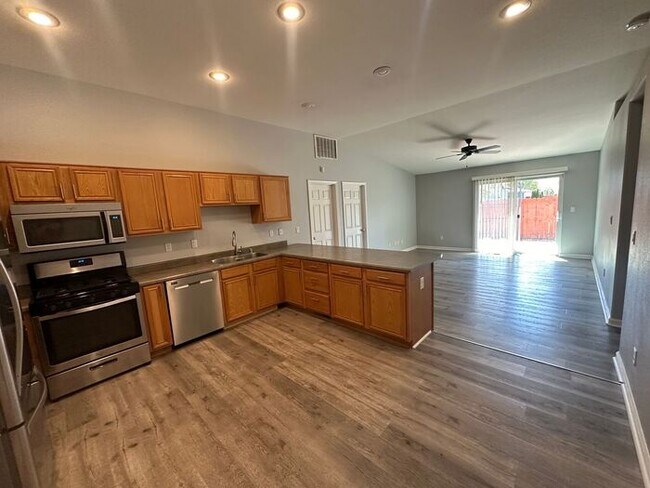 Building Photo - MOVE IN SPECIAL!! DEPOSIT MOVES YOU IN!!!