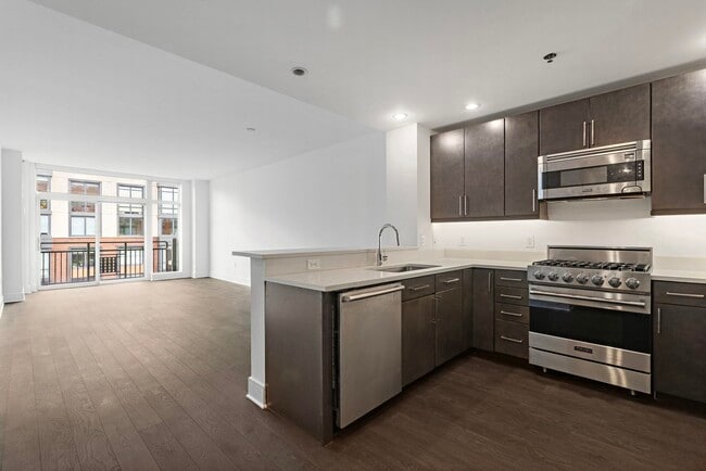 Building Photo - 1100 Maxwell Ln