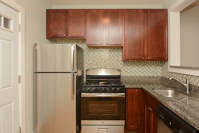 Building Photo - 4410 N Wolcott Ave