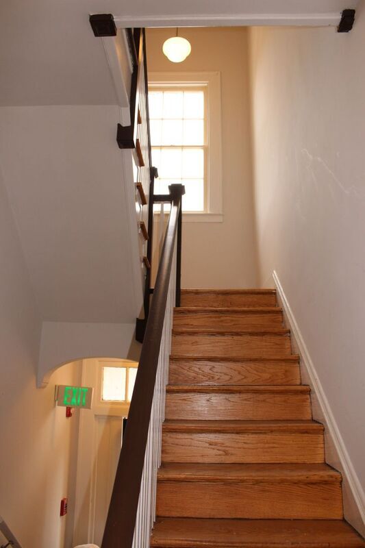 Building Photo - 1730 Bank St