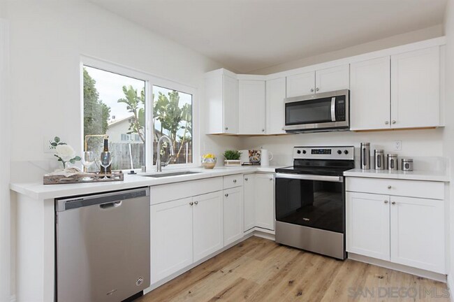 Foto del edificio - 1512 Clavelita Pl