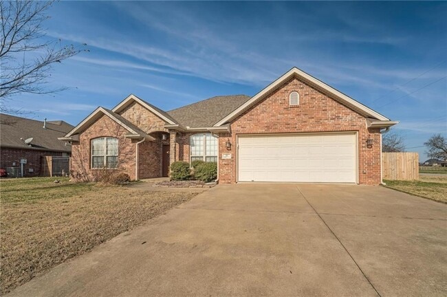 Building Photo - 102 Skinner St