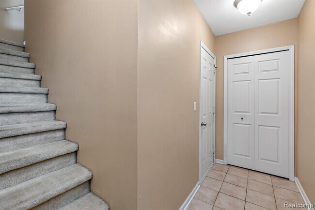 Building Photo - 43822 Rushcliffe Dr