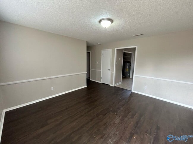 Building Photo - 3902 Buttercup Dr SW