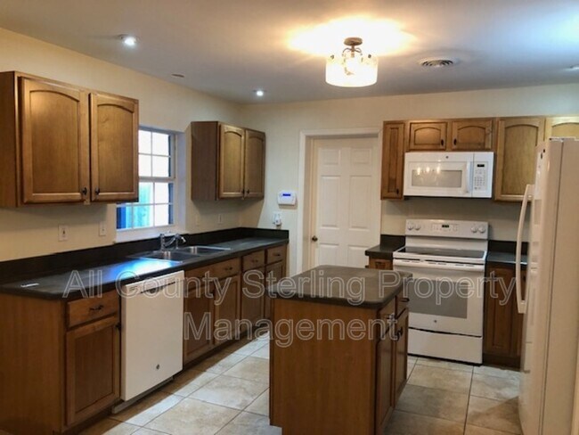 Building Photo - 402 Satsuma Dr