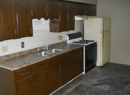 Building Photo - 1205 W Elm Arcade